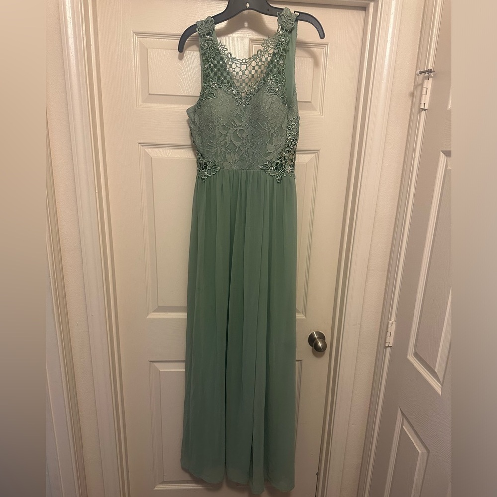 Beautiful green dress with lace top wedding prom homecoming